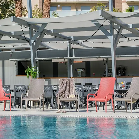 California Garden فندق