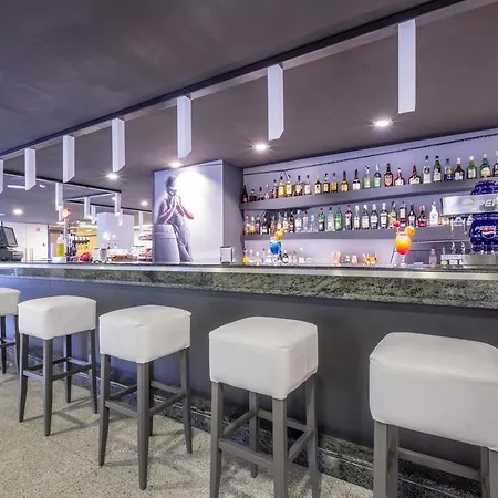 加州花园酒店 3* 萨洛
